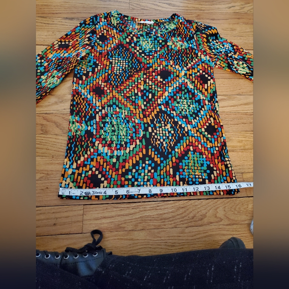 Colorful Geometric Patterned Women's Top - Picture 7 of 8